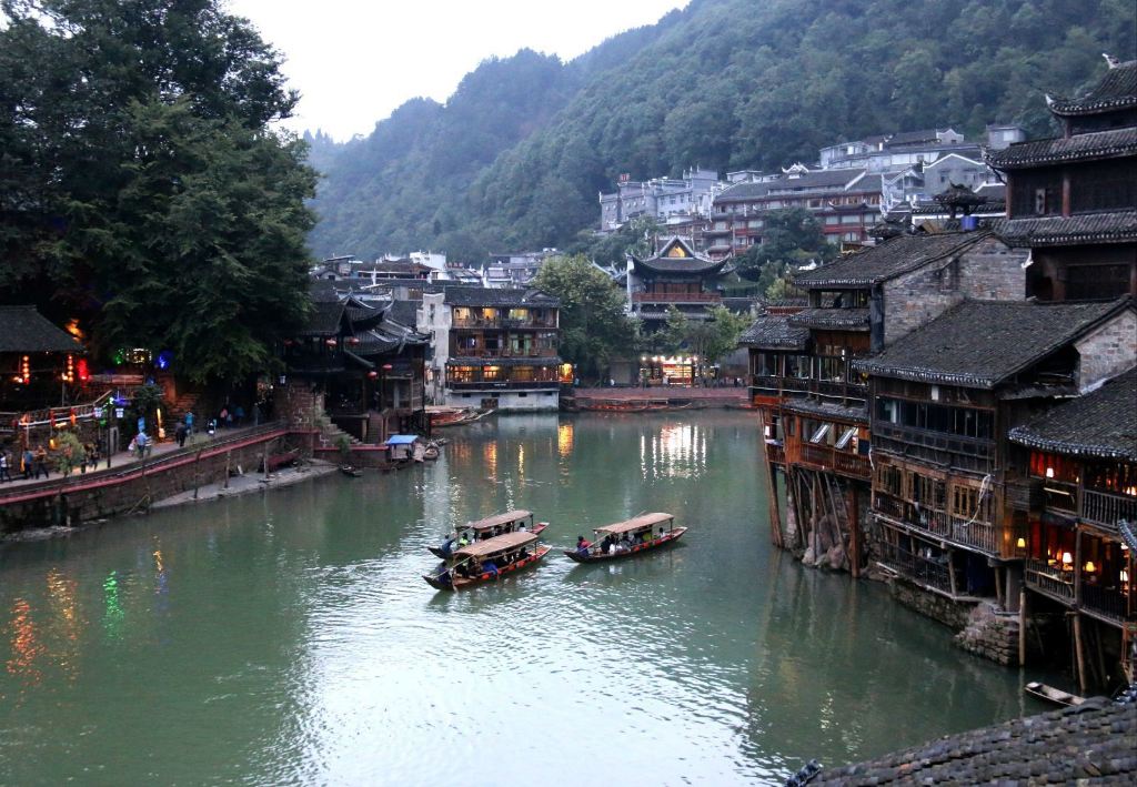 凤凰古城旅游攻略最新解读与指南