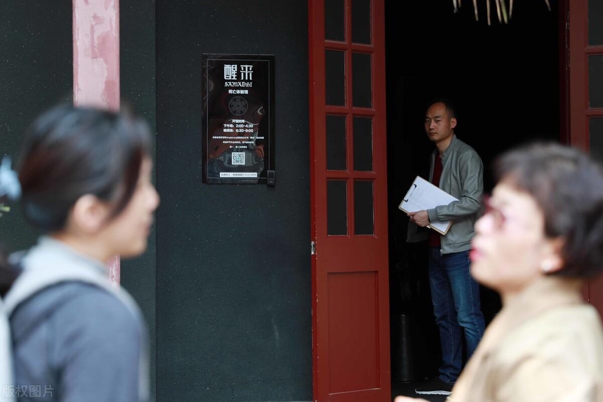 活着的演员,活着的演员，演艺界的生命力与价值探讨