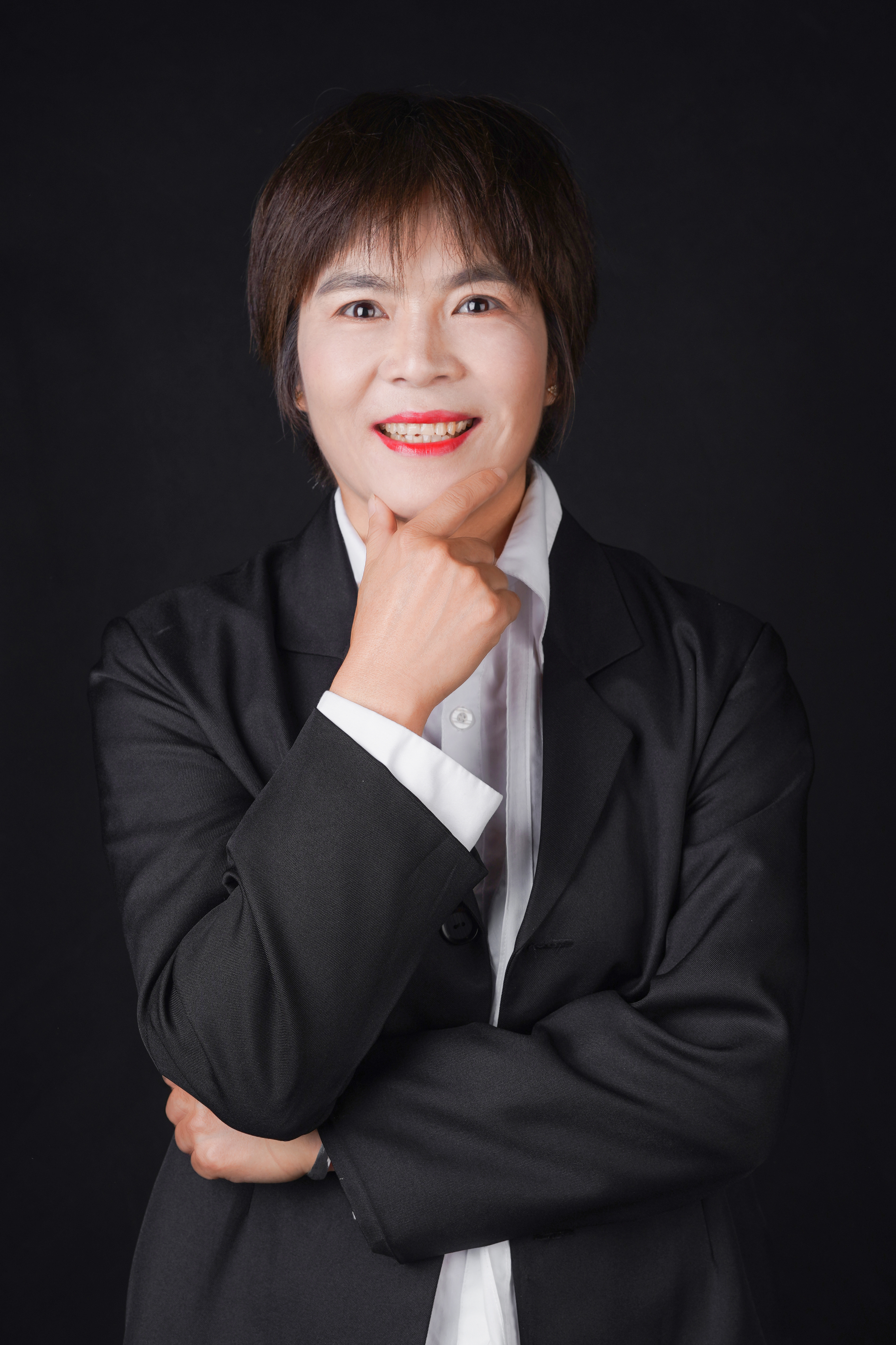 演员王晓娟，自然之旅中的心灵寻觅与笑声探索