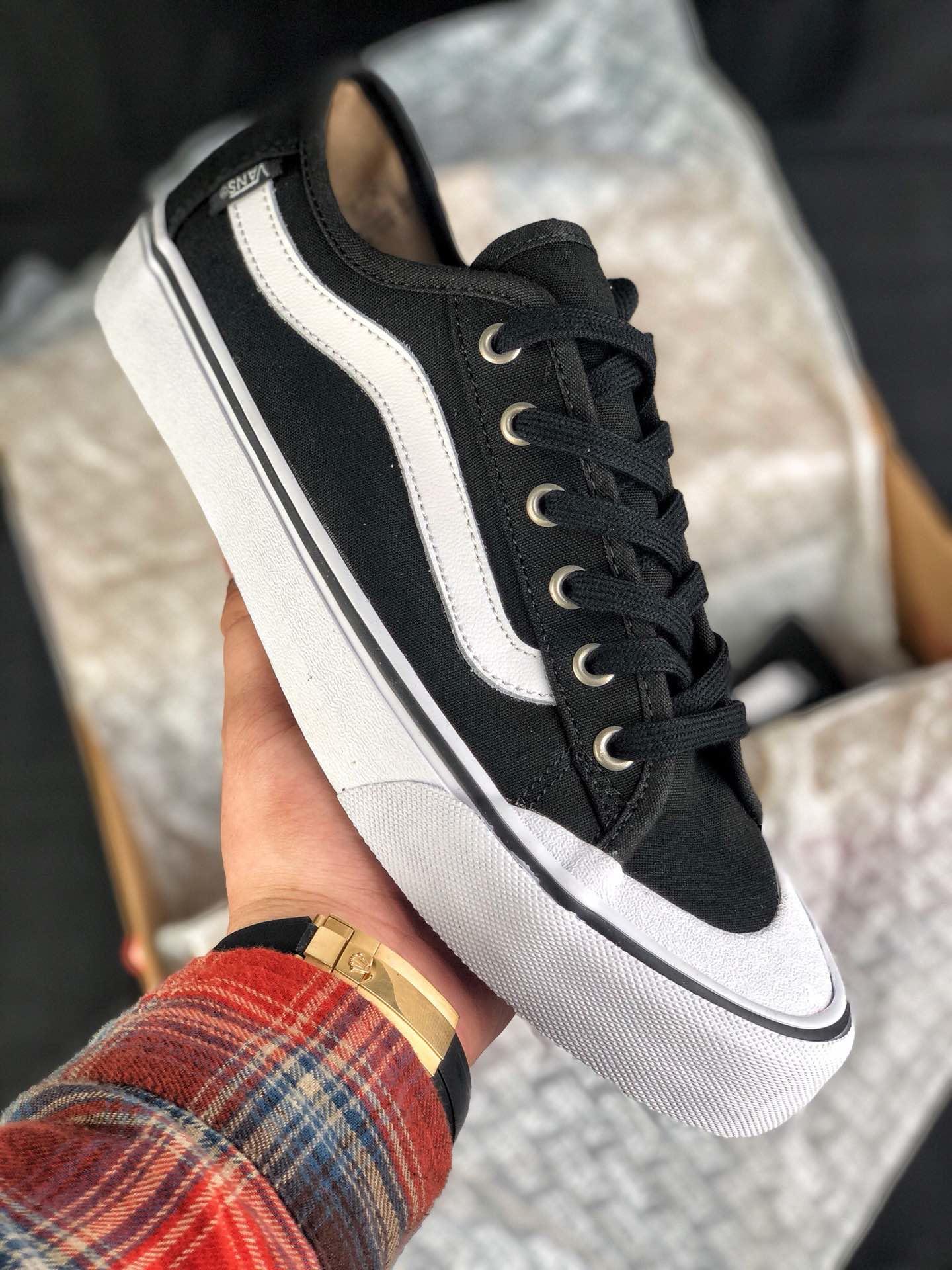 Vans最新潮流趋势，时尚演变的观点论述与品牌发展探讨