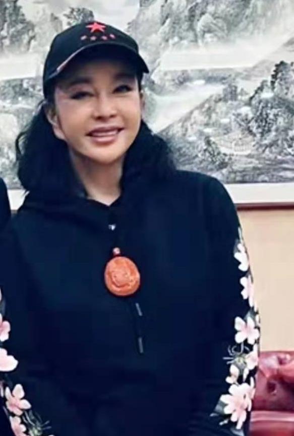 最新玉镯,最新玉镯💎，邂逅古典与现代的完美融合